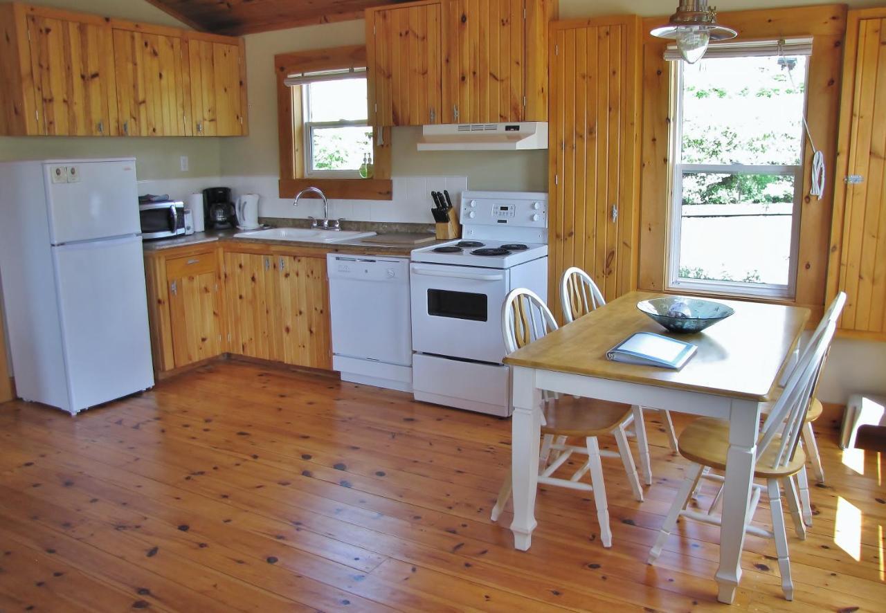 Larinda'S Landing Oceanfront Cottages Halifax Exterior foto